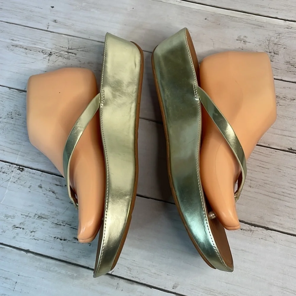 Fitflop Gold Leather Wedge Thong Sandal - Picture 13 of 14